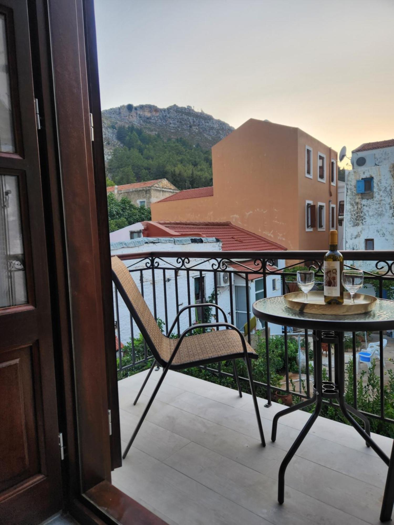Traditional Apartments Alexandra Meyísti Екстериор снимка