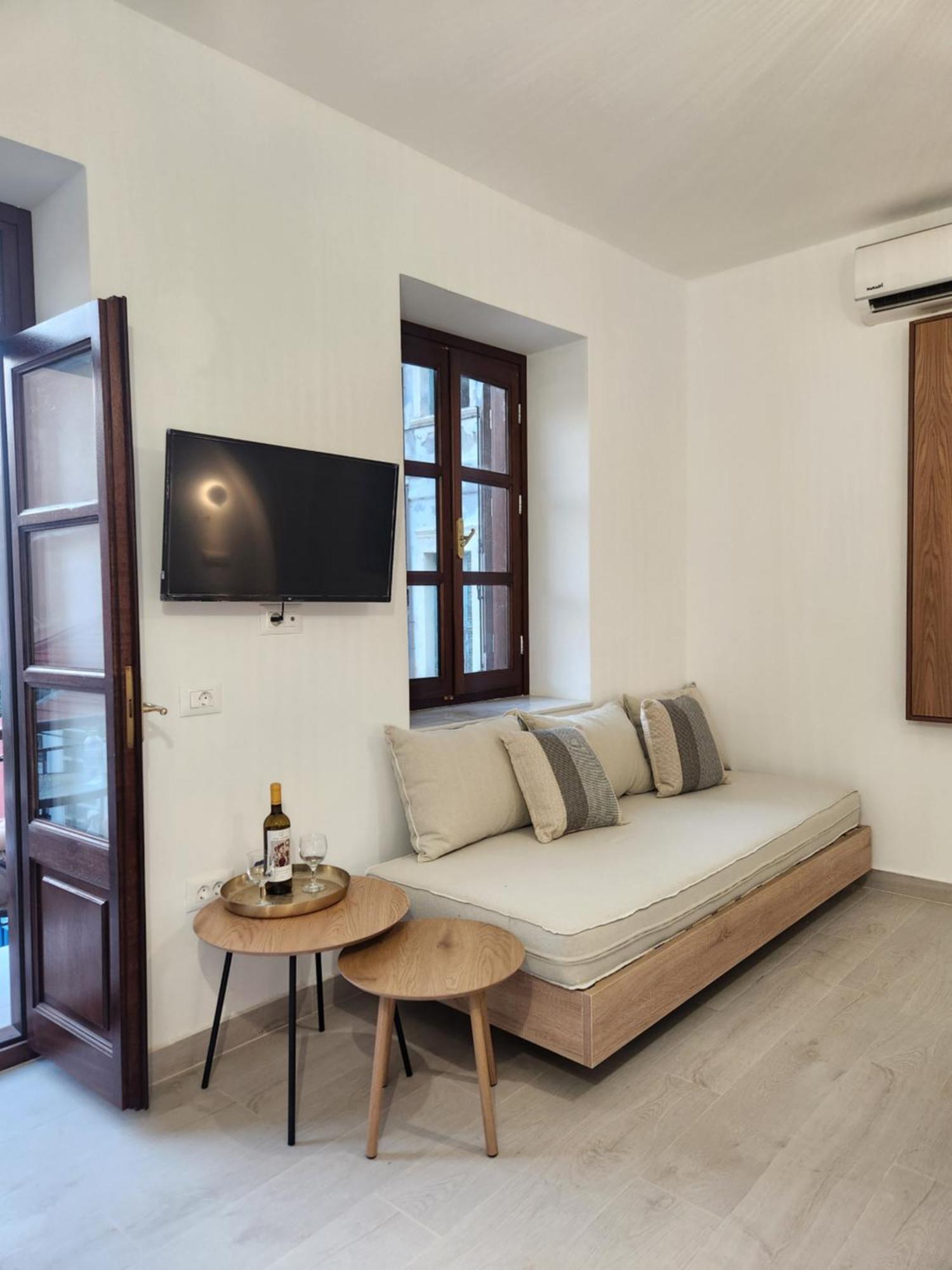 Traditional Apartments Alexandra Meyísti Екстериор снимка