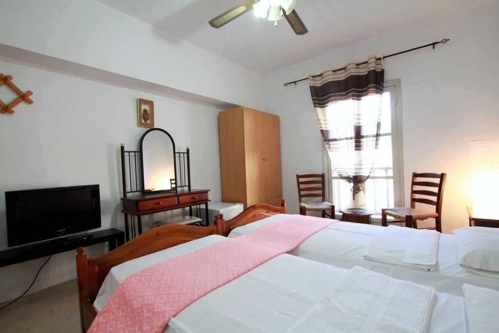 Traditional Apartments Alexandra Meyísti Стая снимка
