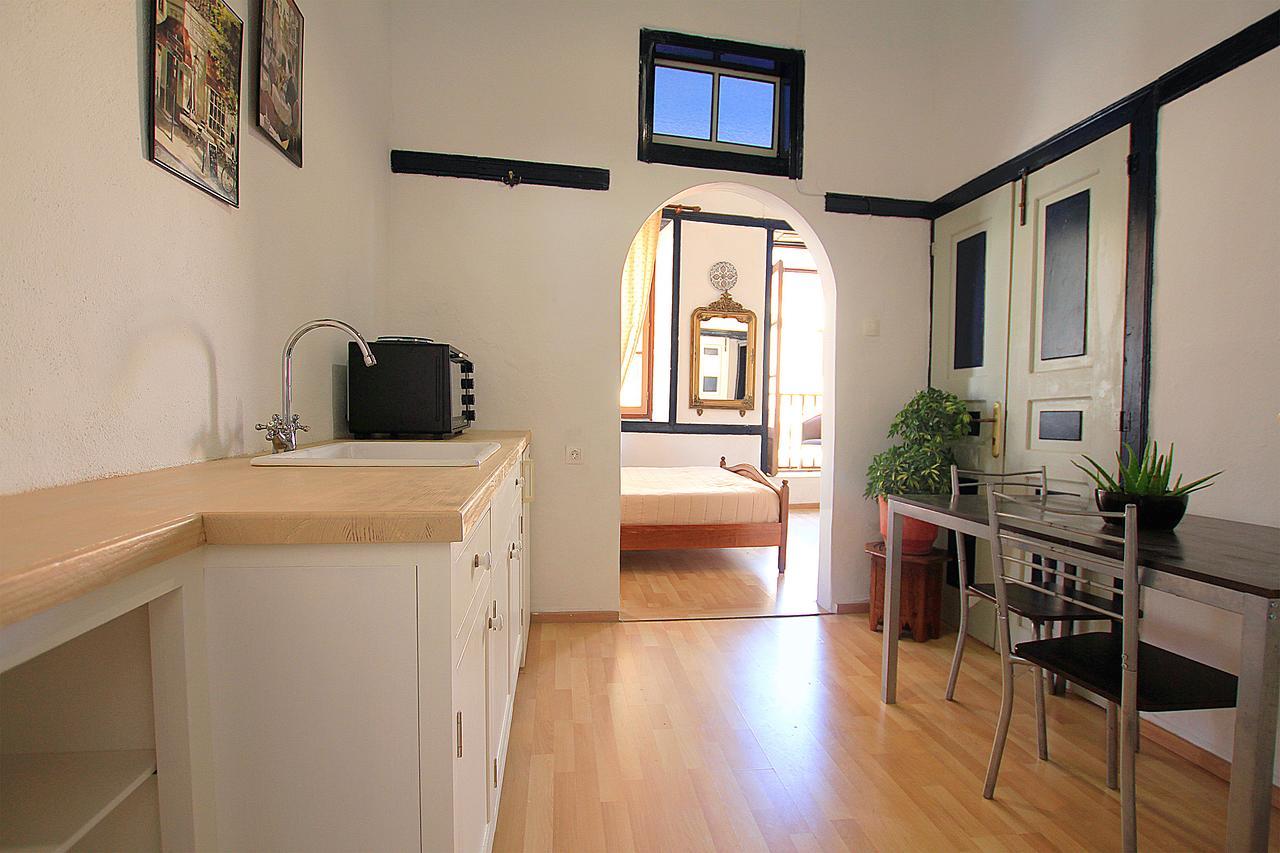 Traditional Apartments Alexandra Meyísti Екстериор снимка